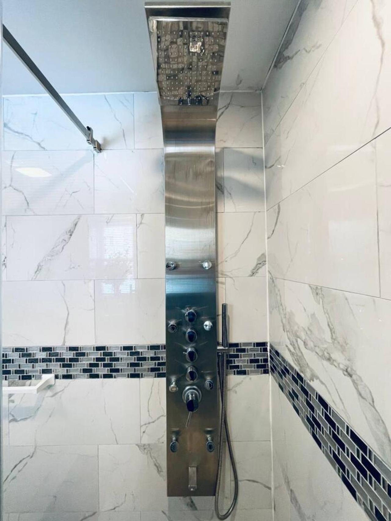 Downtown Hall Near Kimmel Center 2bd Apartment *