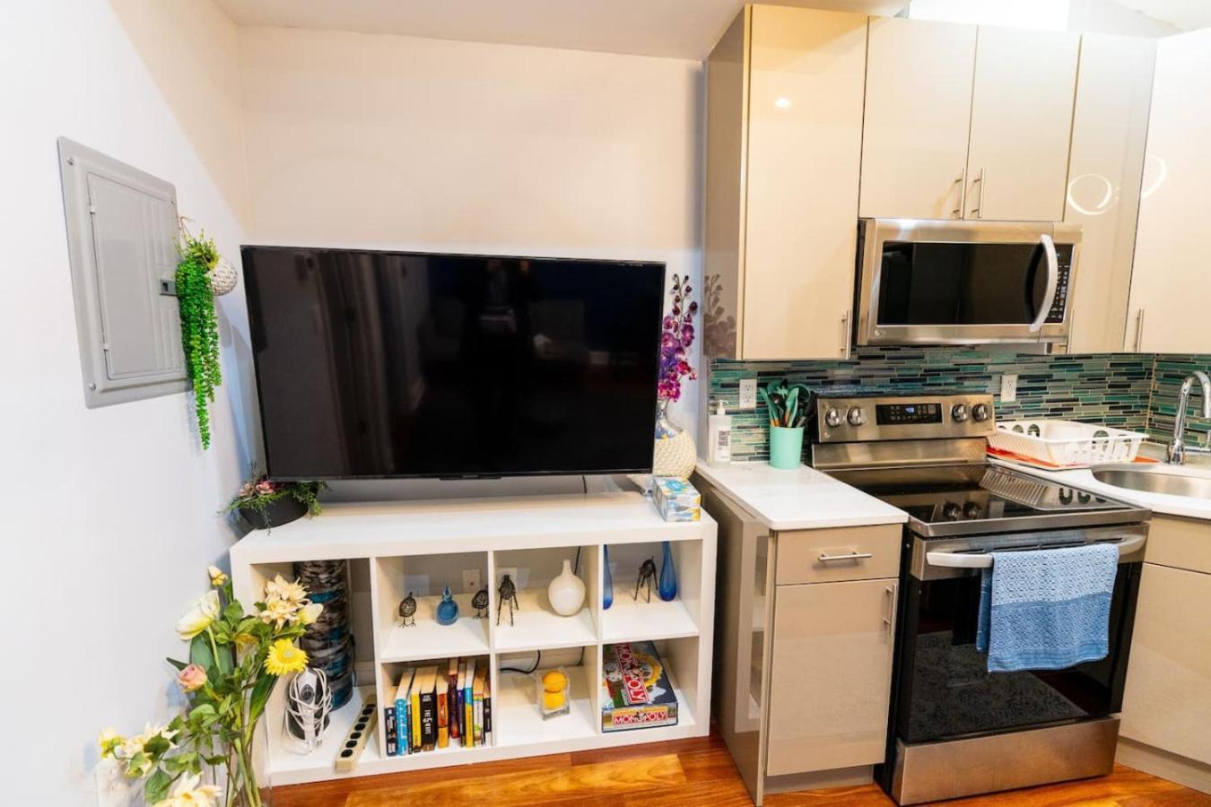 Downtown Hall Near Kimmel Center 2bd *