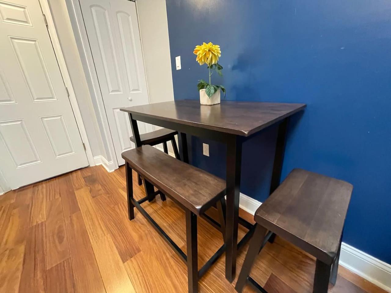 Apartment Downtown Hall Near Kimmel Center 2bd *