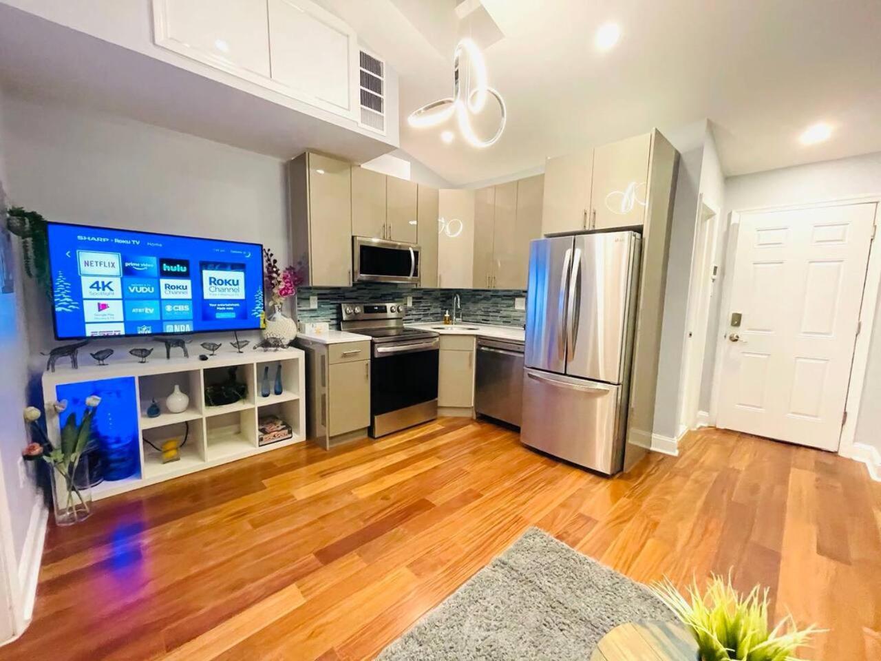 Downtown Hall Near Kimmel Center 2bd