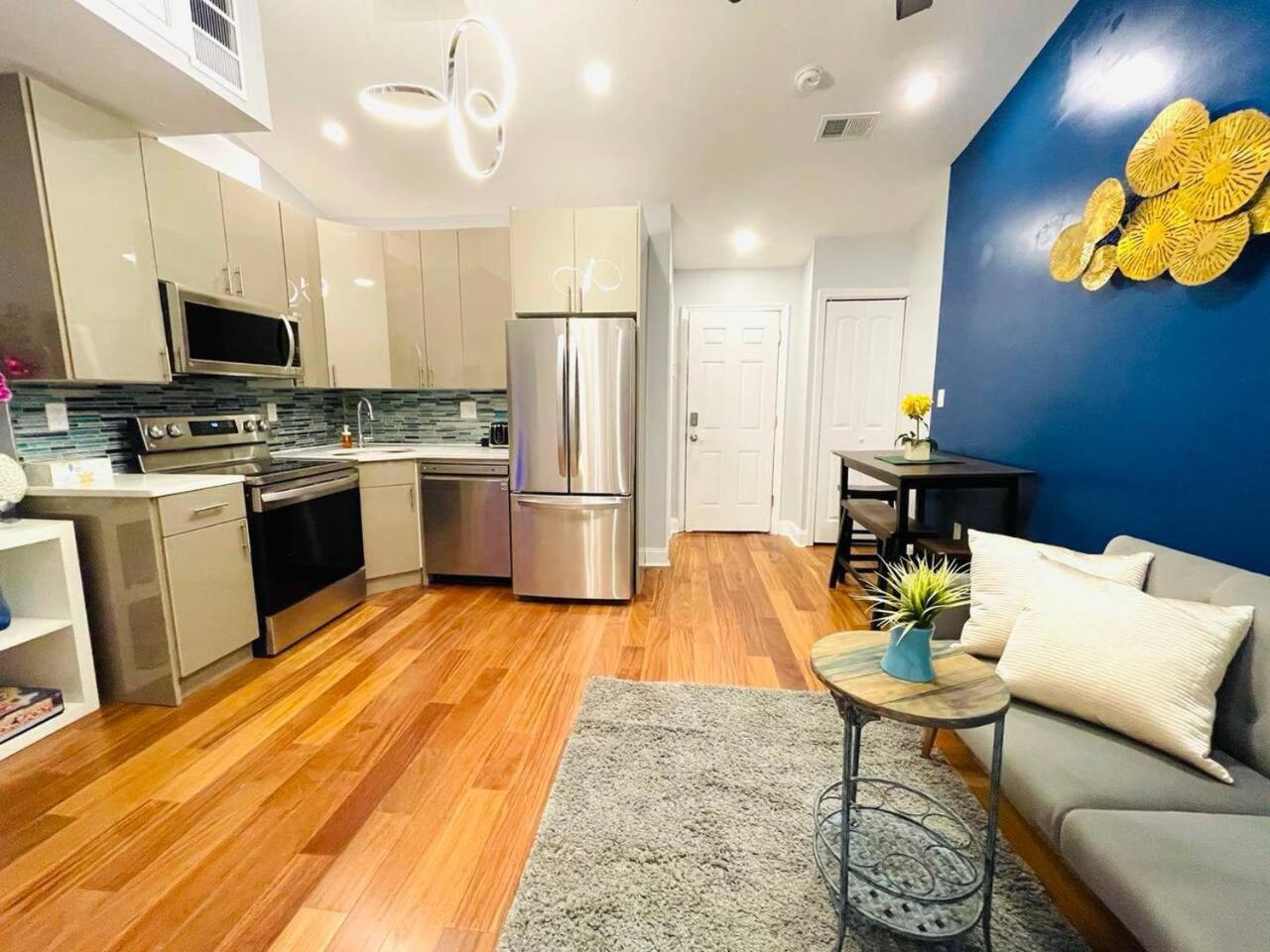 Downtown Hall Near Kimmel Center 2bd Apartment *
