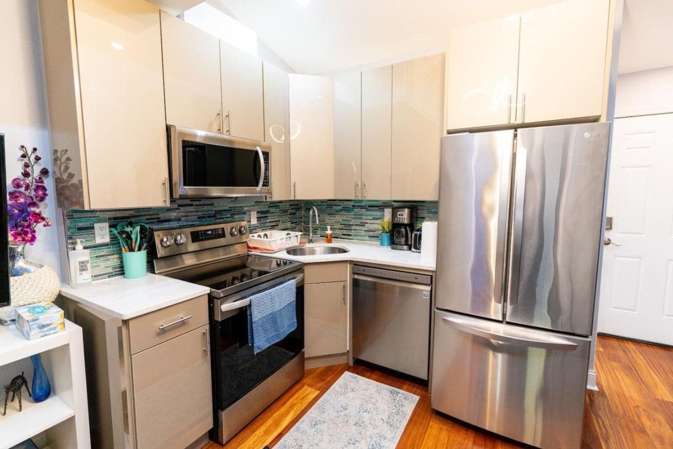 Apartment Downtown Hall Near Kimmel Center 2bd *